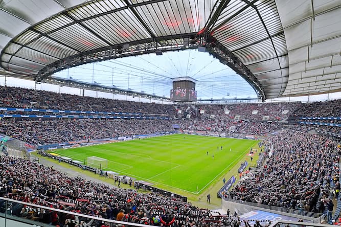 Deutsche Bank Park ملعب
حث سيتم لقاء آينتراخت ضد ليفربول